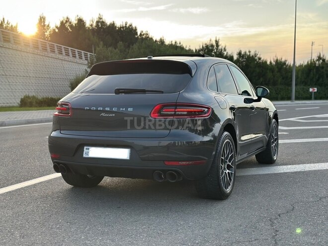 Porsche Macan-4