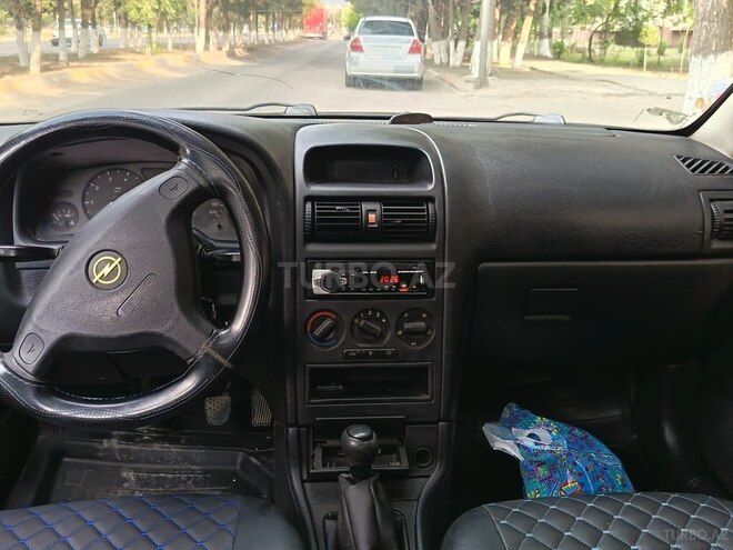 Opel Astra-10