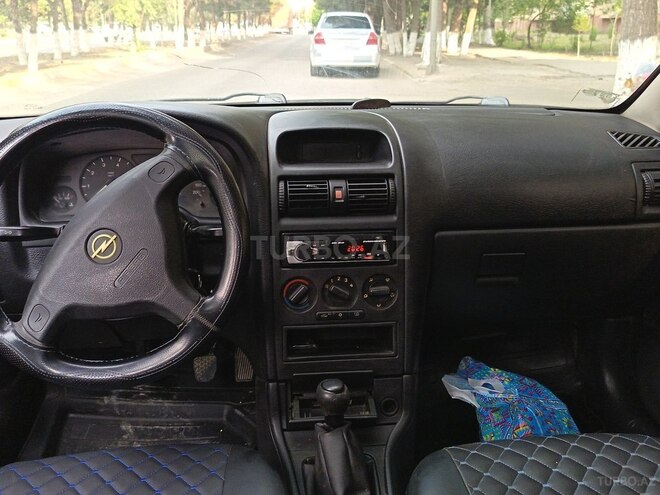 Opel Astra-12