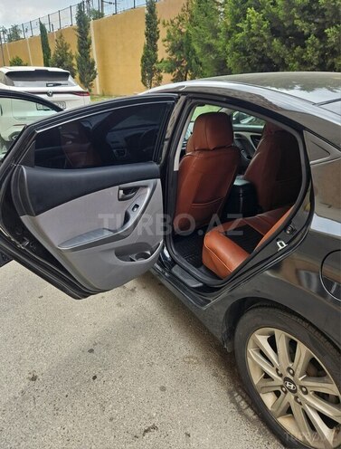 Hyundai Elantra-7
