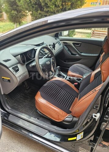 Hyundai Elantra-8
