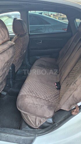 Hyundai Elantra-9