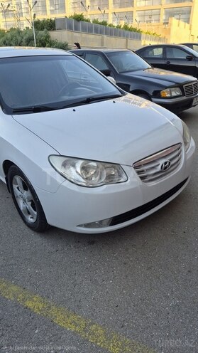 Hyundai Elantra-1