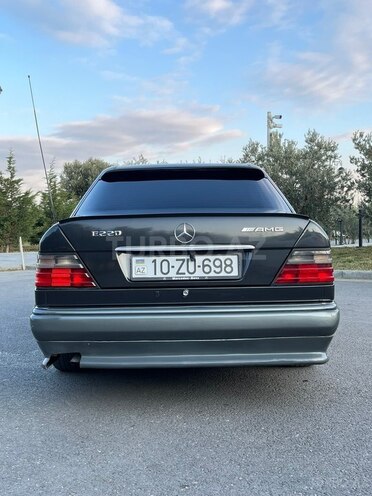 Mercedes 220 E-2