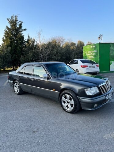 Mercedes 220 E-5