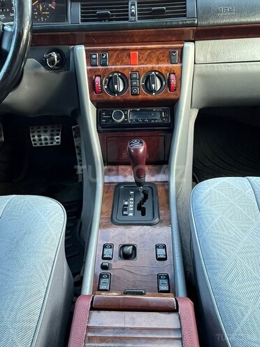 Mercedes 220 E-7