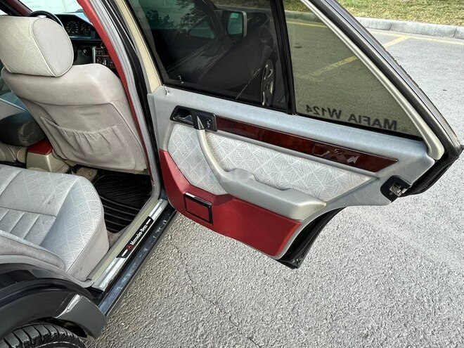 Mercedes 220 E-8