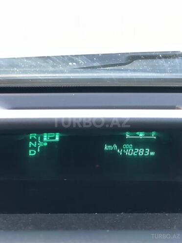 Toyota Prius-5