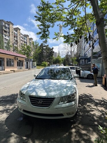 Hyundai Sonata-1