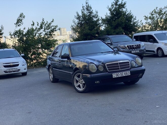 Mercedes E 240-2
