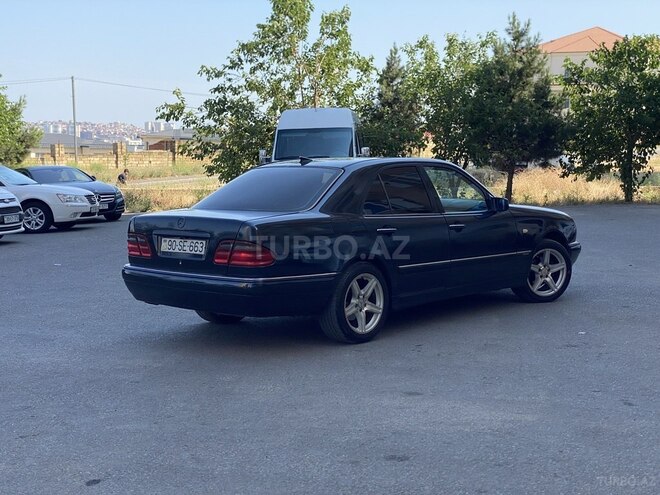 Mercedes E 240-5