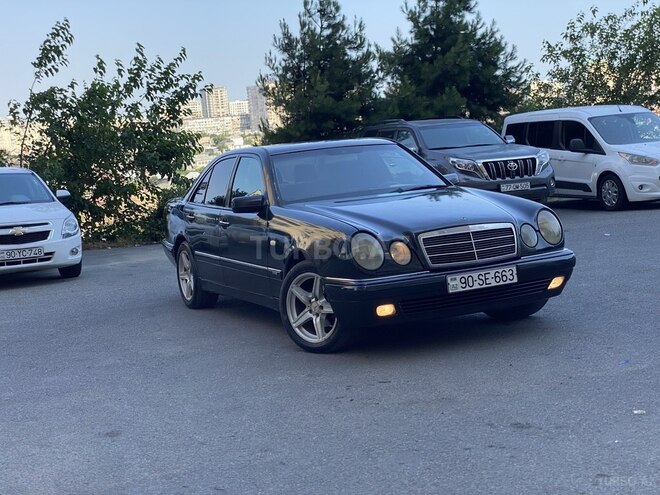 Mercedes E 240-4