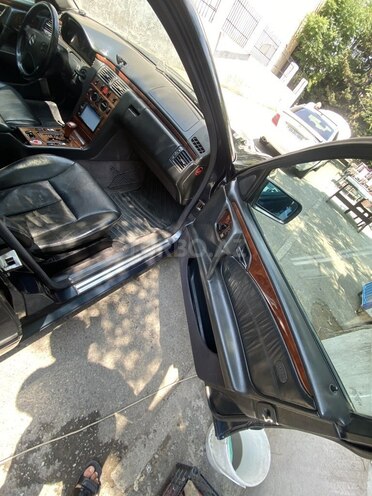Mercedes E 240-17