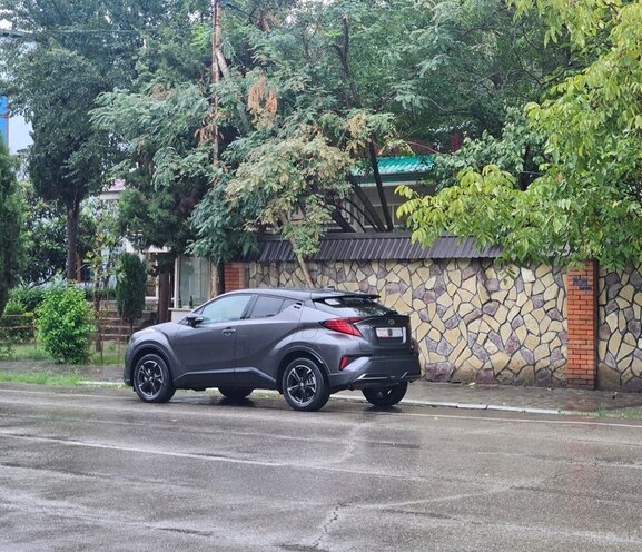 Toyota C-HR-6