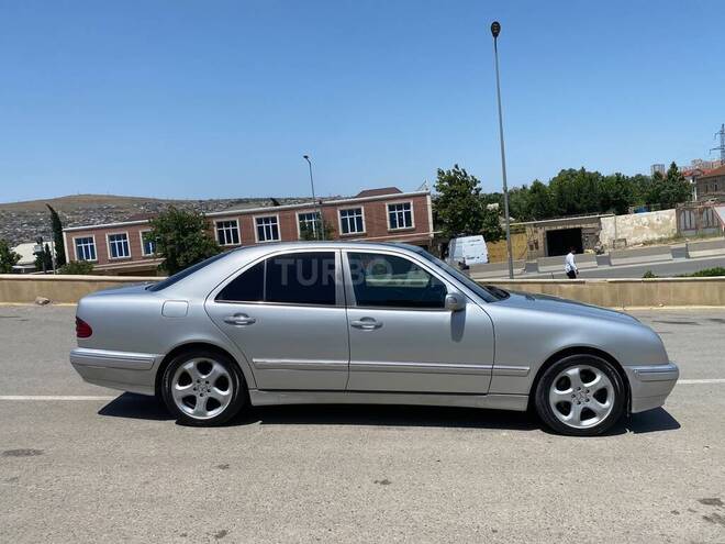 Mercedes E 270-3