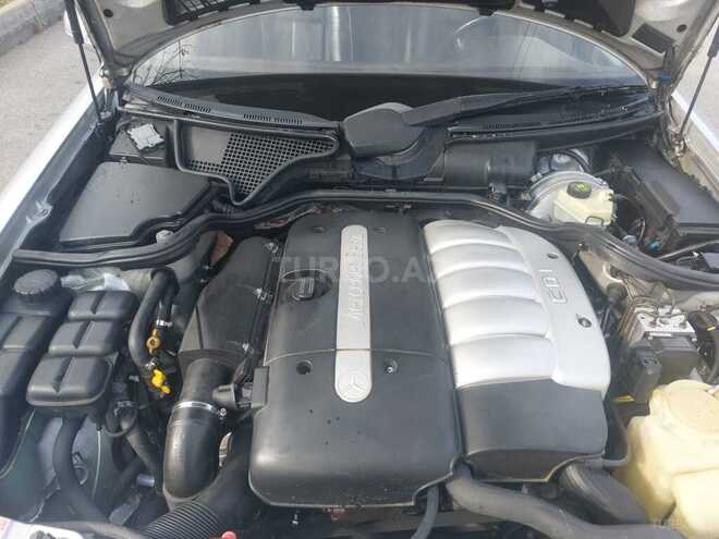 Mercedes E 270-9