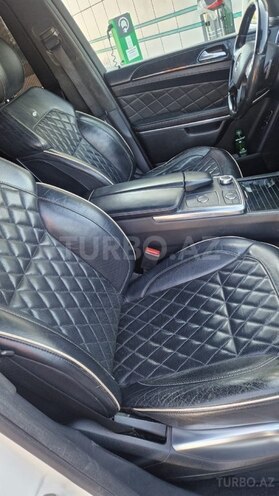 Mercedes GL 500 4MATIC-10