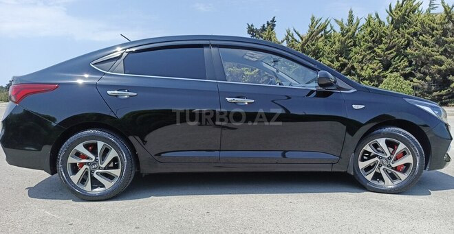 Hyundai Accent-4