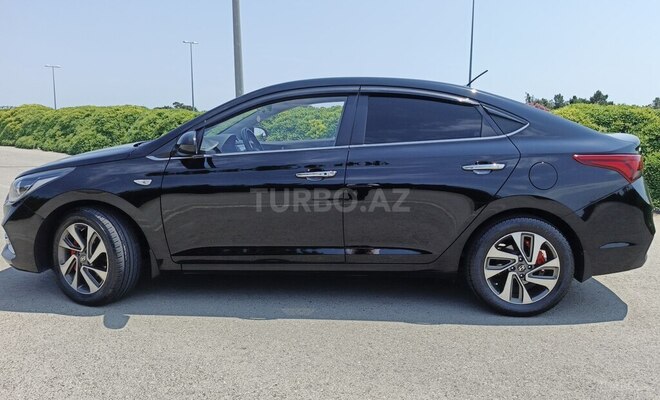 Hyundai Accent-3