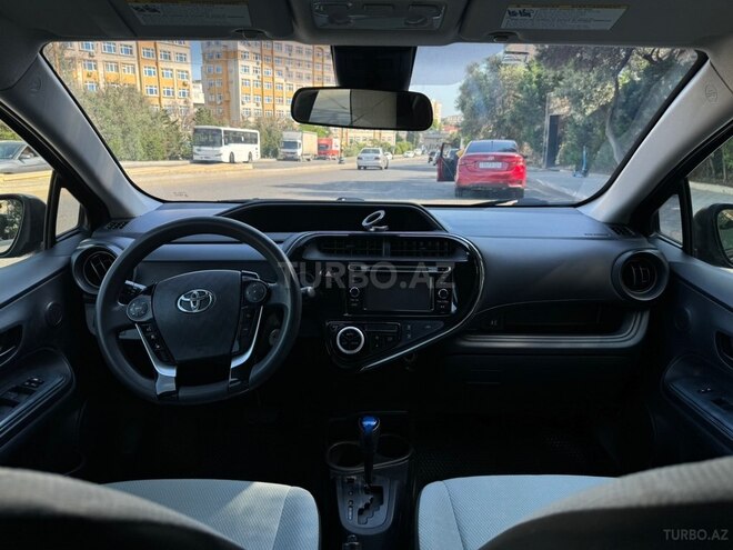 Toyota Prius C-9