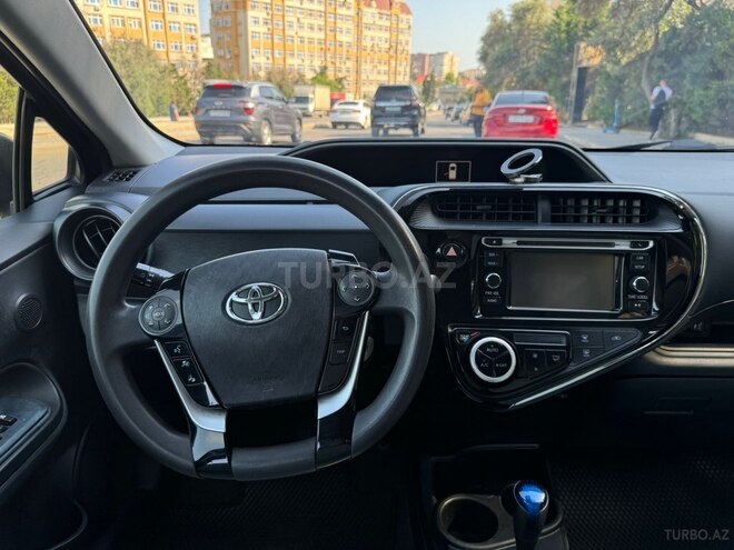Toyota Prius C-10