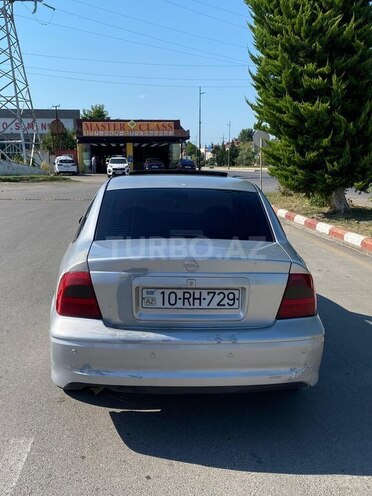 Opel Vectra-4