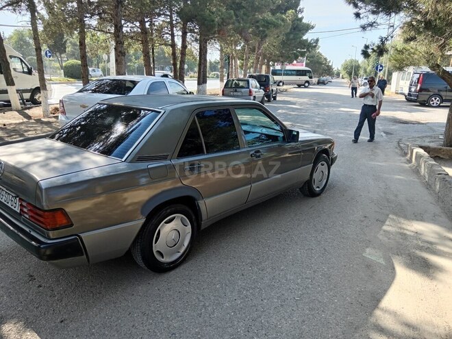Mercedes 190-13