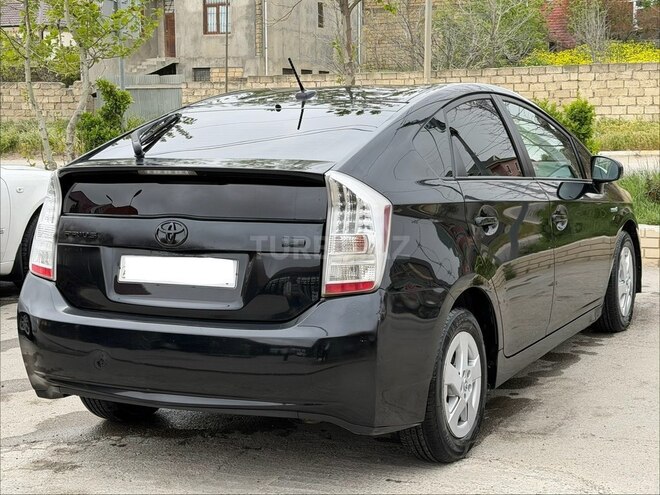 Toyota Prius-3