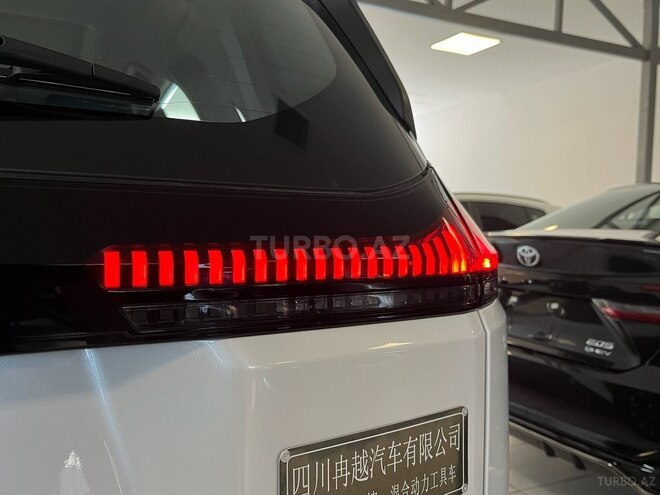 Toyota RAV4-8