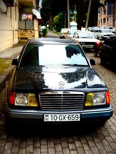 Mercedes E 280-1