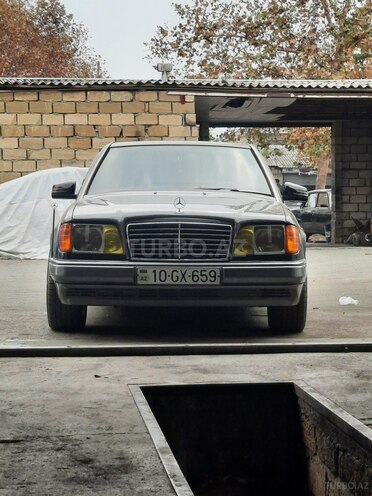 Mercedes E 280-10