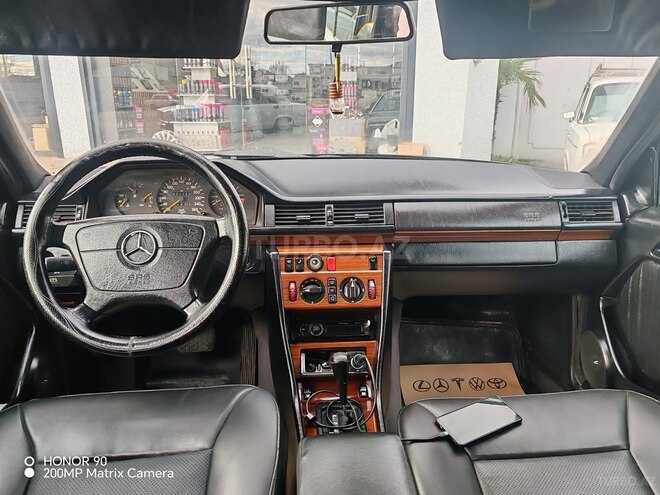 Mercedes E 280-6