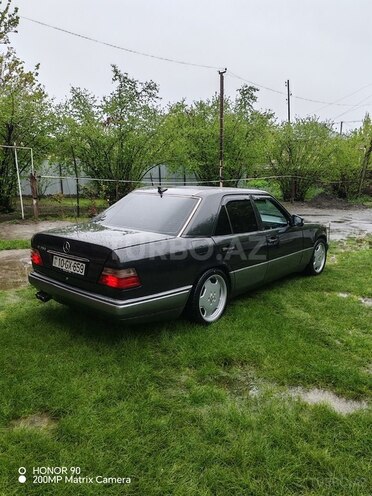 Mercedes E 280-3