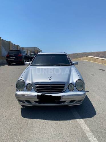Mercedes E 270-1