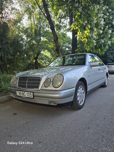 Mercedes E 240-2
