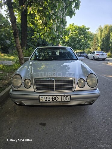 Mercedes E 240-1