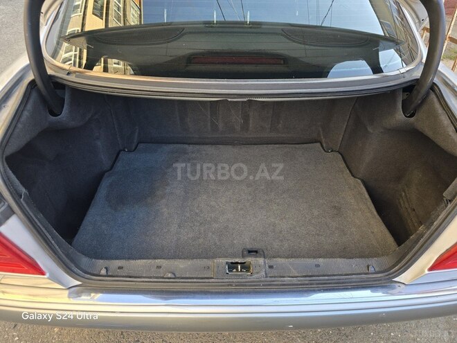 Mercedes E 240-10