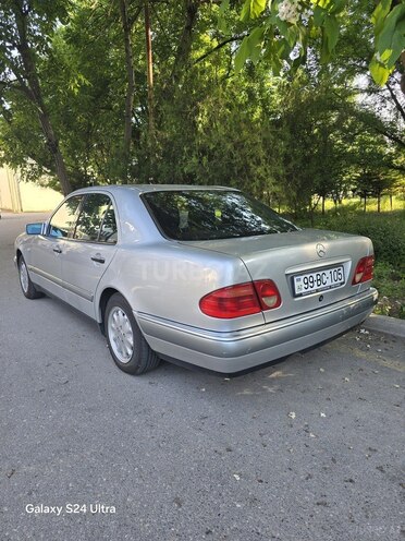 Mercedes E 240-5