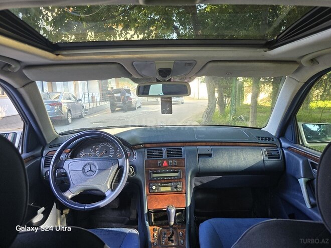 Mercedes E 240-8