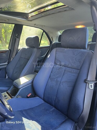 Mercedes E 240-7