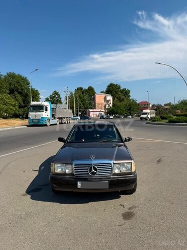Mercedes 200 D-1