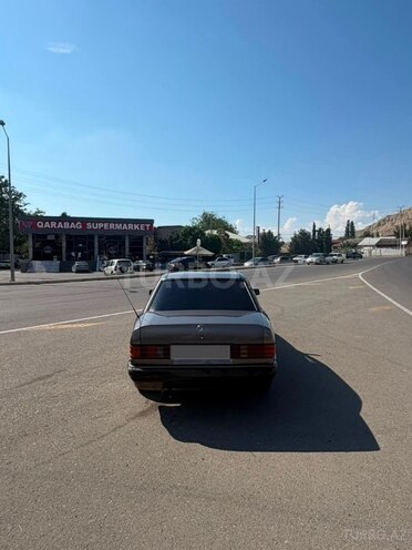 Mercedes 200 D-4