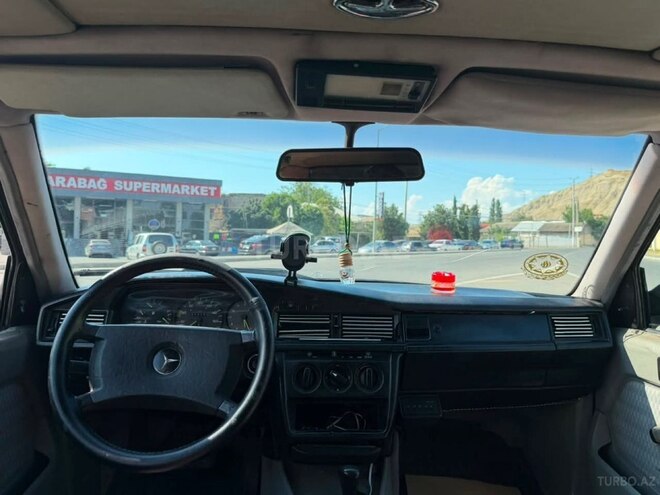 Mercedes 200 D-5