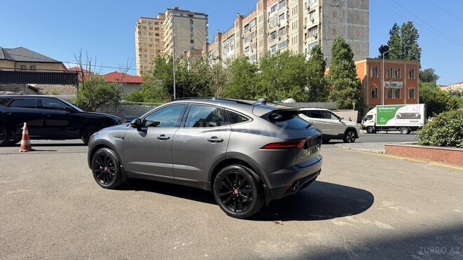 Jaguar E-Pace-12