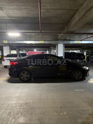 Hyundai Elantra-4