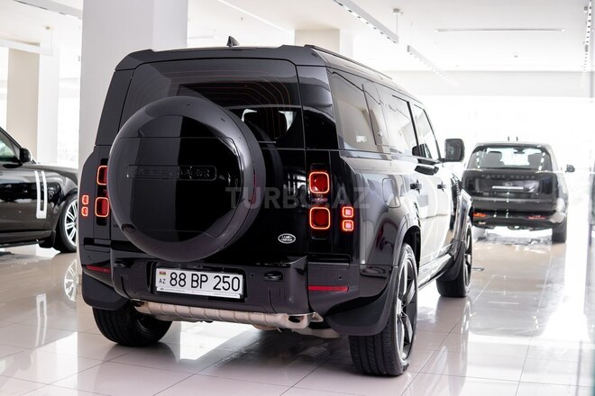 Land Rover Defender-6