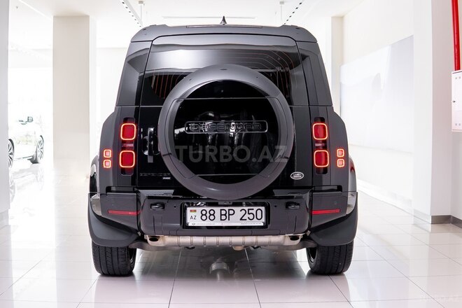 Land Rover Defender-4