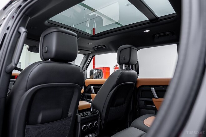 Land Rover Defender-9