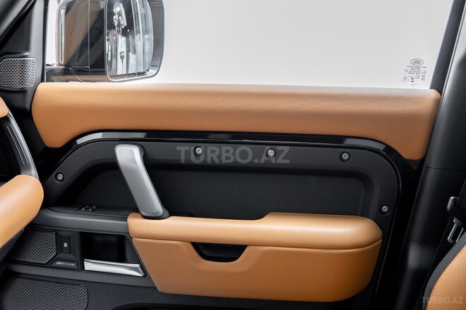 Land Rover Defender-12
