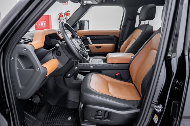 Land Rover Defender-7